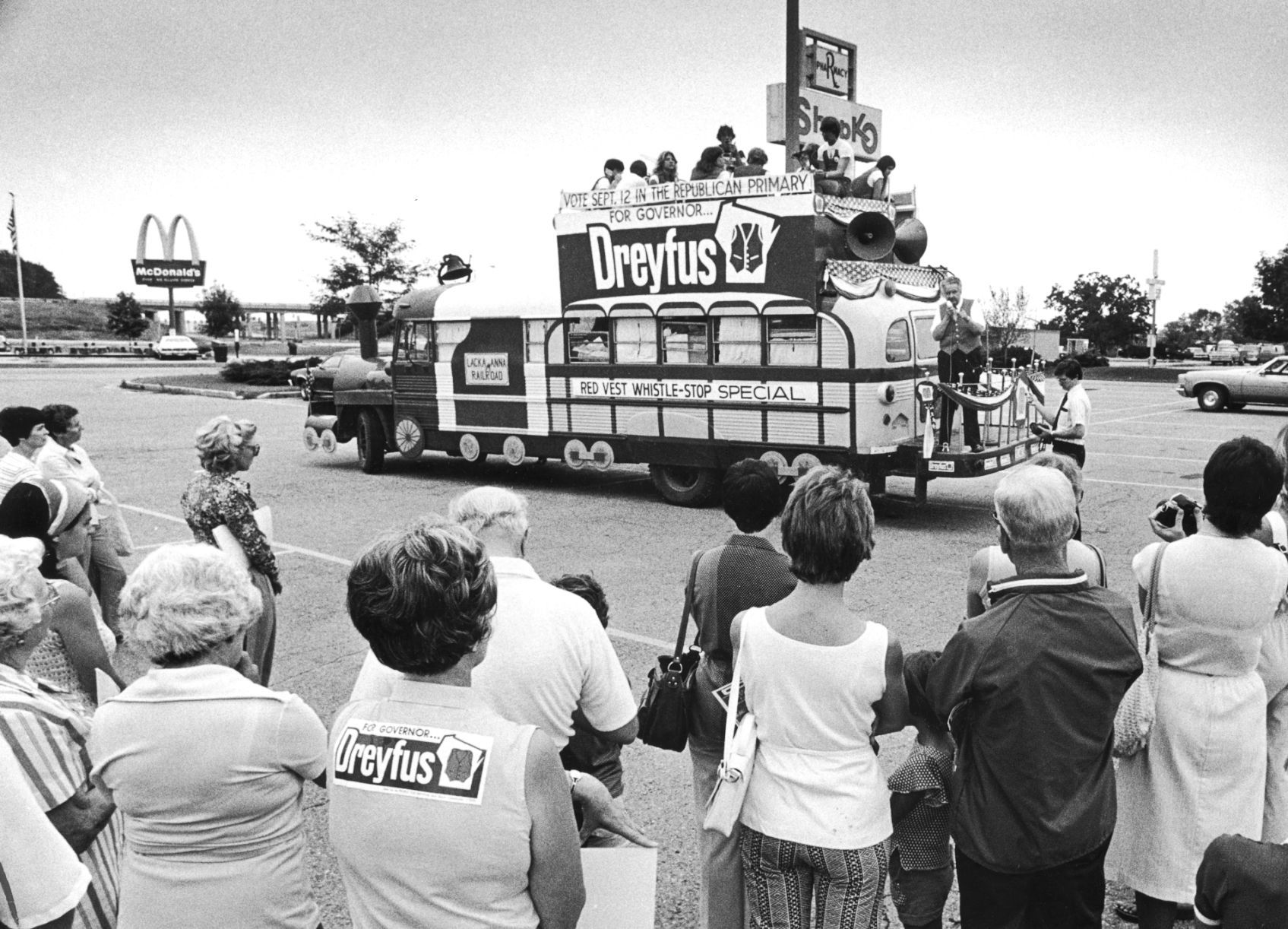 Dreyfus campaign bus